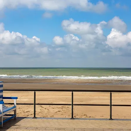 Sunny By The Sea, Cleaning Included Daire Middelkerke