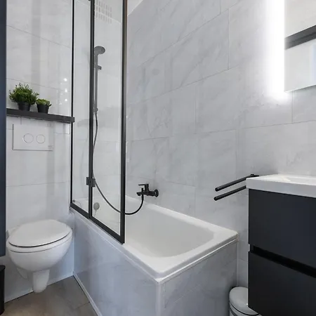 Sunny By The Sea, Cleaning Included Daire *